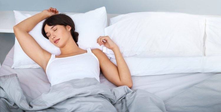 ¿CÓMO DORMIR CON CALOR? CONSEJOS PARA CONSEGUIR CONCILIAR EL SUEÑO EN VERANO