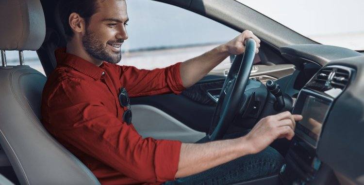 ¿Cómo conducir un coche automático? Consejos para primerizos