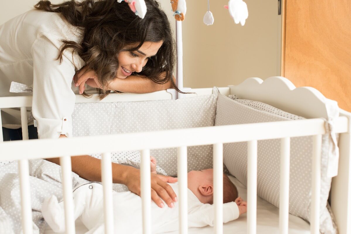 Cómo debe ser el colchón de la cuna del bebé? - Blog familia