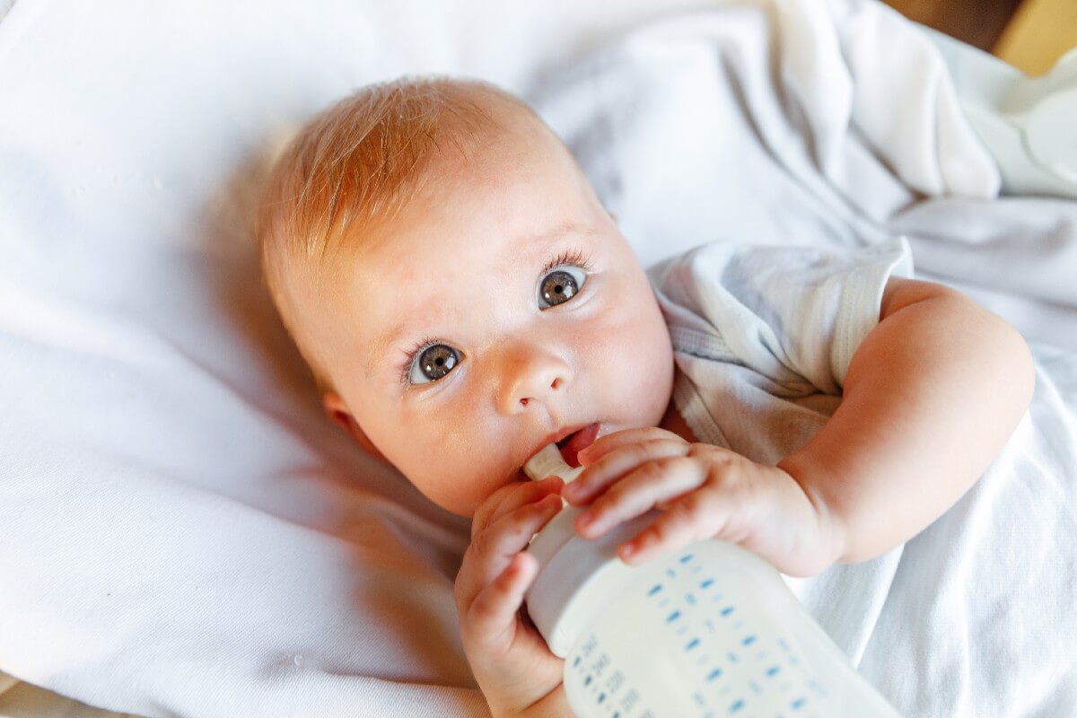 Es recomendable dar el biberón a demanda del bebé*?